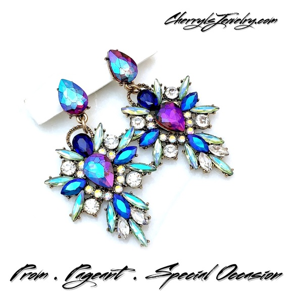 Jewelry - NEW PROM PAGEANT Iridescent Mystic Crystal Earring